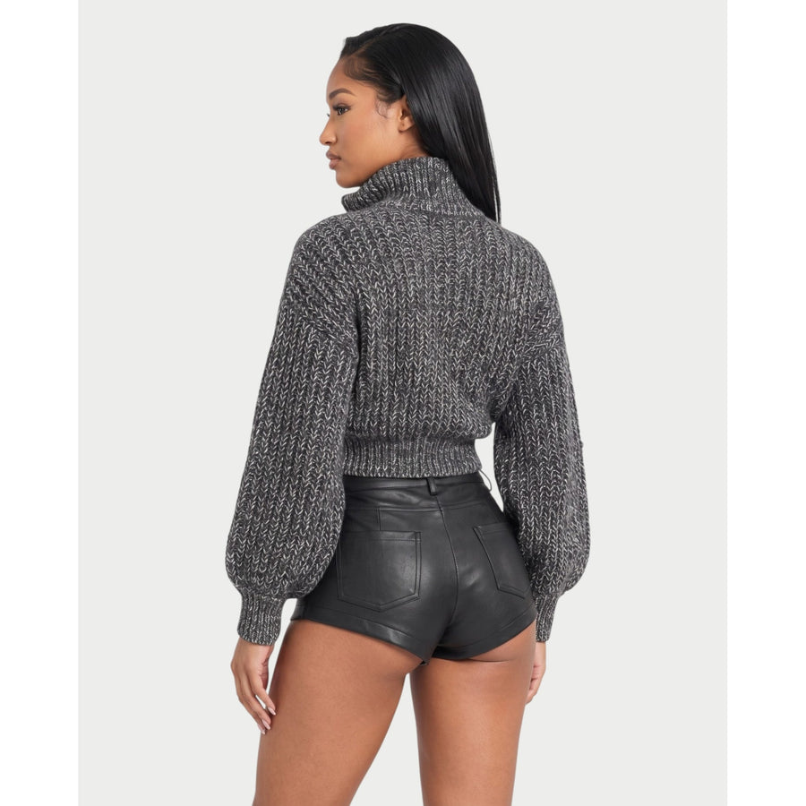 Die Strickjacke mit Stehkragen und Reißverschluss